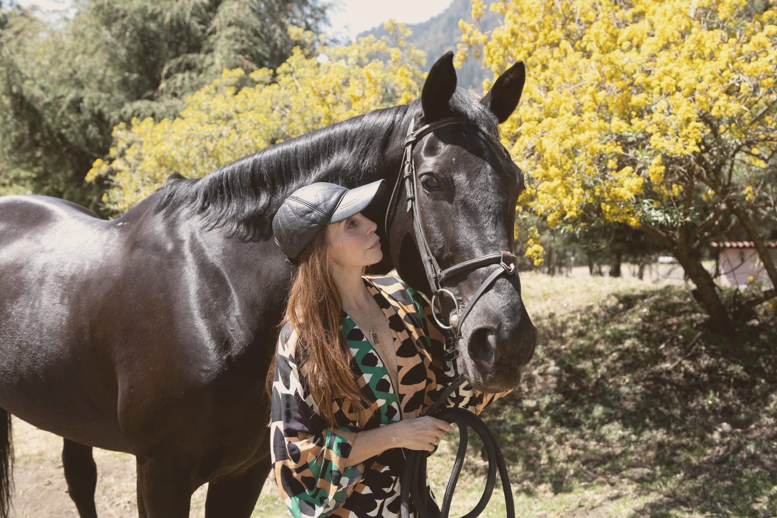 Alejandra García con caballo durante una sesión NeuroEquus